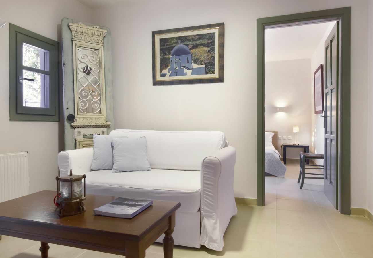 Villa in Ampelas - Ideal family Villa for 8 - Pool, Sea Views 