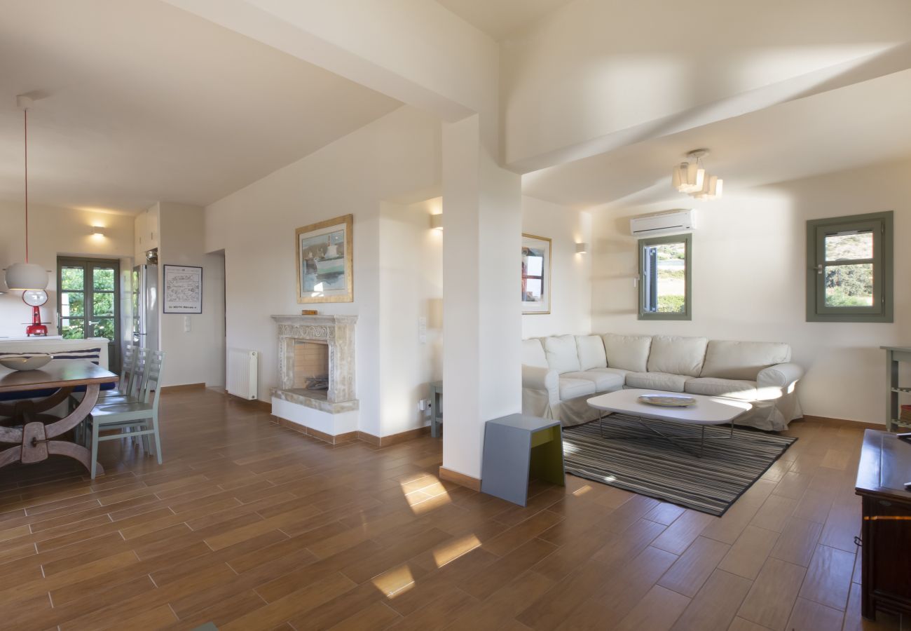 Villa in Ampelas - Ideal family Villa for 8 - Pool, Sea Views 