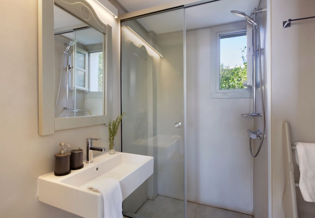 Villa in Ampelas - Elegant villa, sea views, designer renovation 