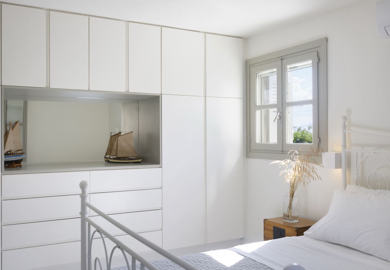 Villa in Ampelas - Elegant villa, sea views, designer renovation 