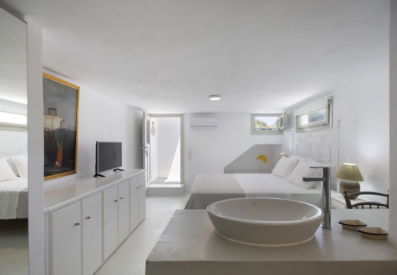 Villa in Ampelas - Elegant villa, sea views, designer renovation 