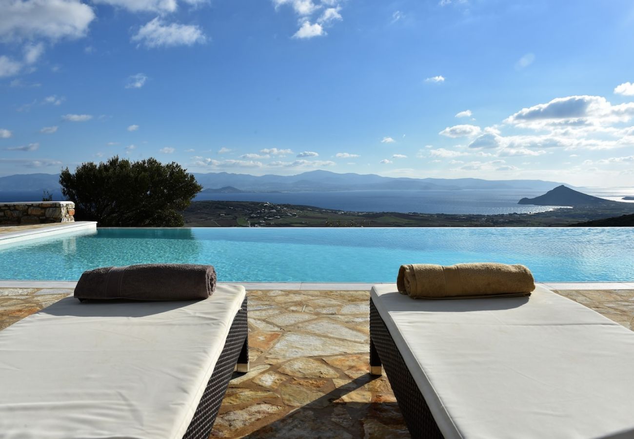 Villa in Naousa - Panoramic three villa complex with helipad 