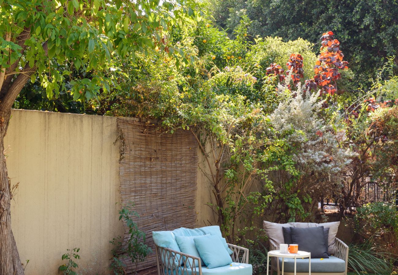 Villa in Ramat Gan - SHELTER in Villa Private Pool & Garden in the City by FeelHome