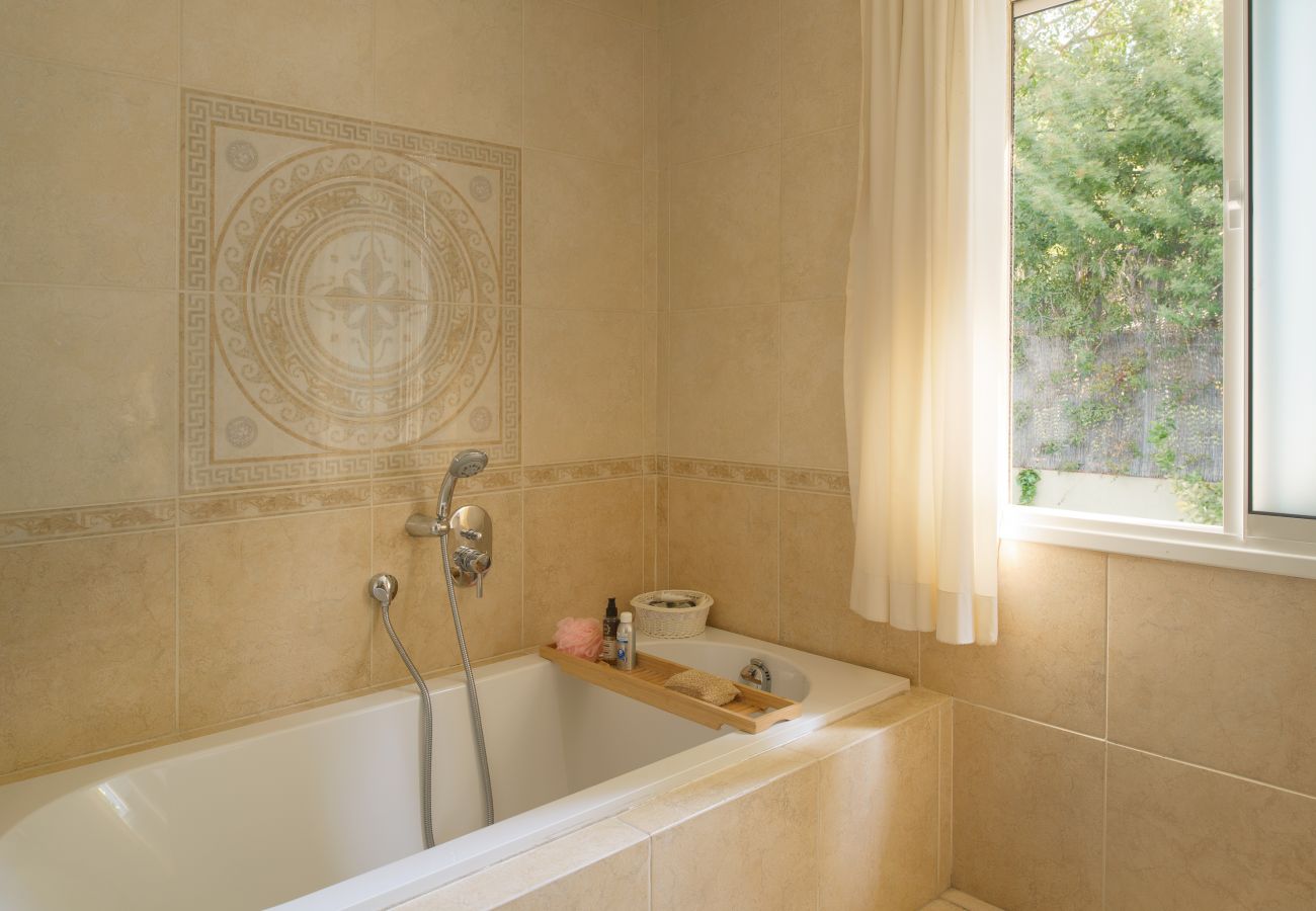 Villa in Ramat Gan - SHELTER in Villa Private Pool & Garden in the City by FeelHome
