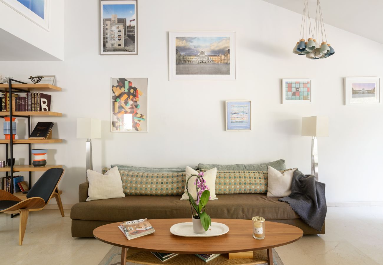 Villa in Ramat Gan - SHELTER in Villa Private Pool & Garden in the City by FeelHome