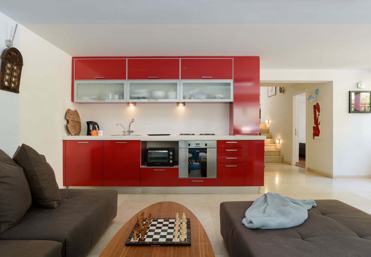 Villa in Ramat Gan - SHELTER in Villa Private Pool & Garden in the City by FeelHome