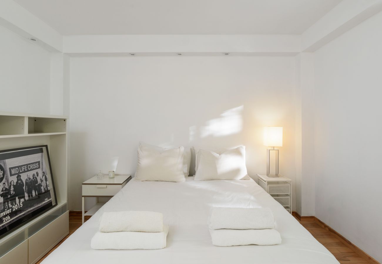 Villa in Ramat Gan - SHELTER in Villa Private Pool & Garden in the City by FeelHome