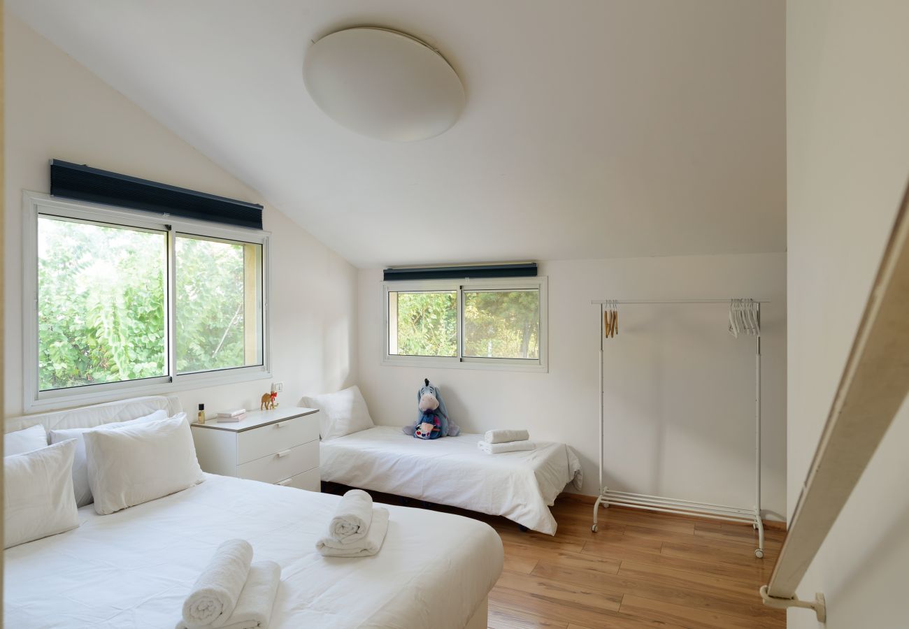 Villa in Ramat Gan - SHELTER in Villa Private Pool & Garden in the City by FeelHome