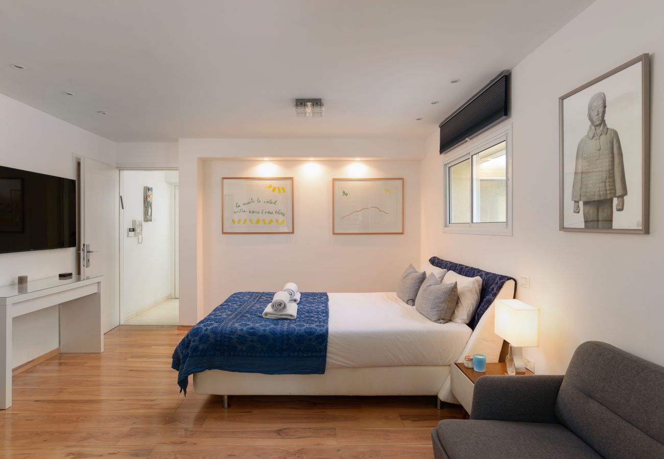 Villa in Ramat Gan - SHELTER in Villa Private Pool & Garden in the City by FeelHome