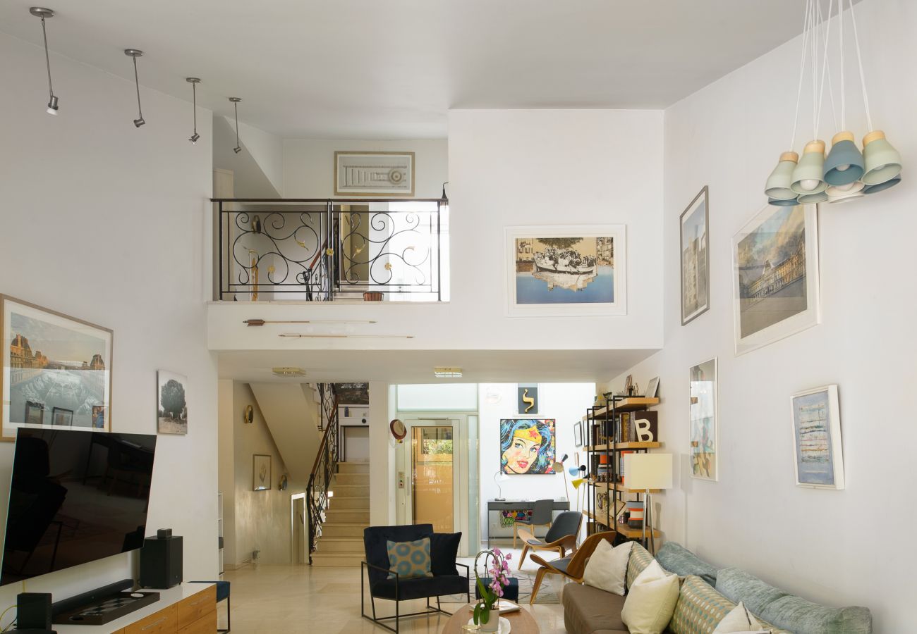 Villa in Ramat Gan - SHELTER in Villa Private Pool & Garden in the City by FeelHome