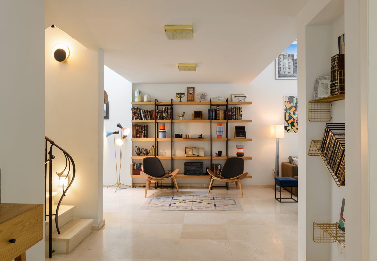 Villa in Ramat Gan - SHELTER in Villa Private Pool & Garden in the City by FeelHome