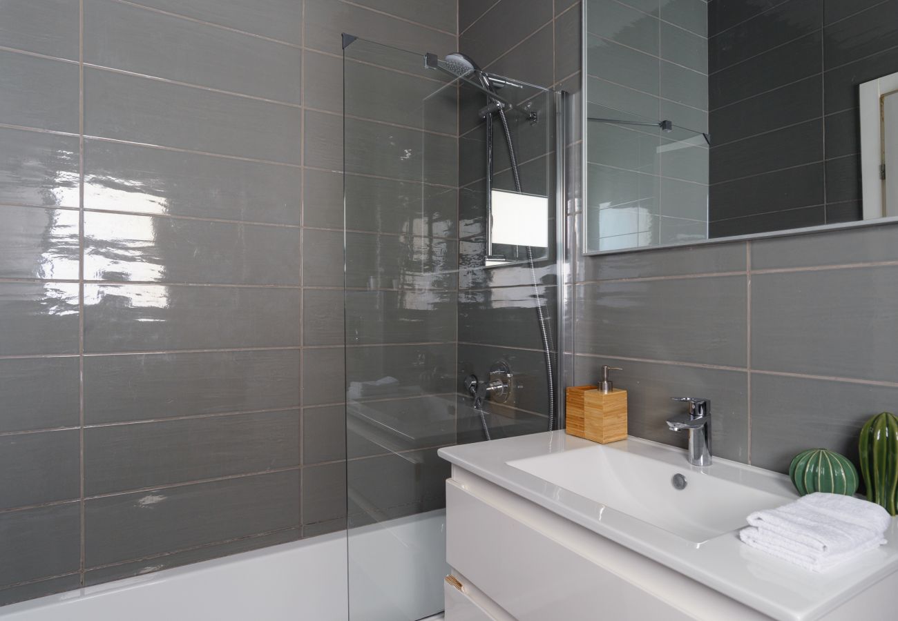 Apartment in Tel Aviv - Jaffa - New Bright 2BR with Balcony near Beach by FeelHome