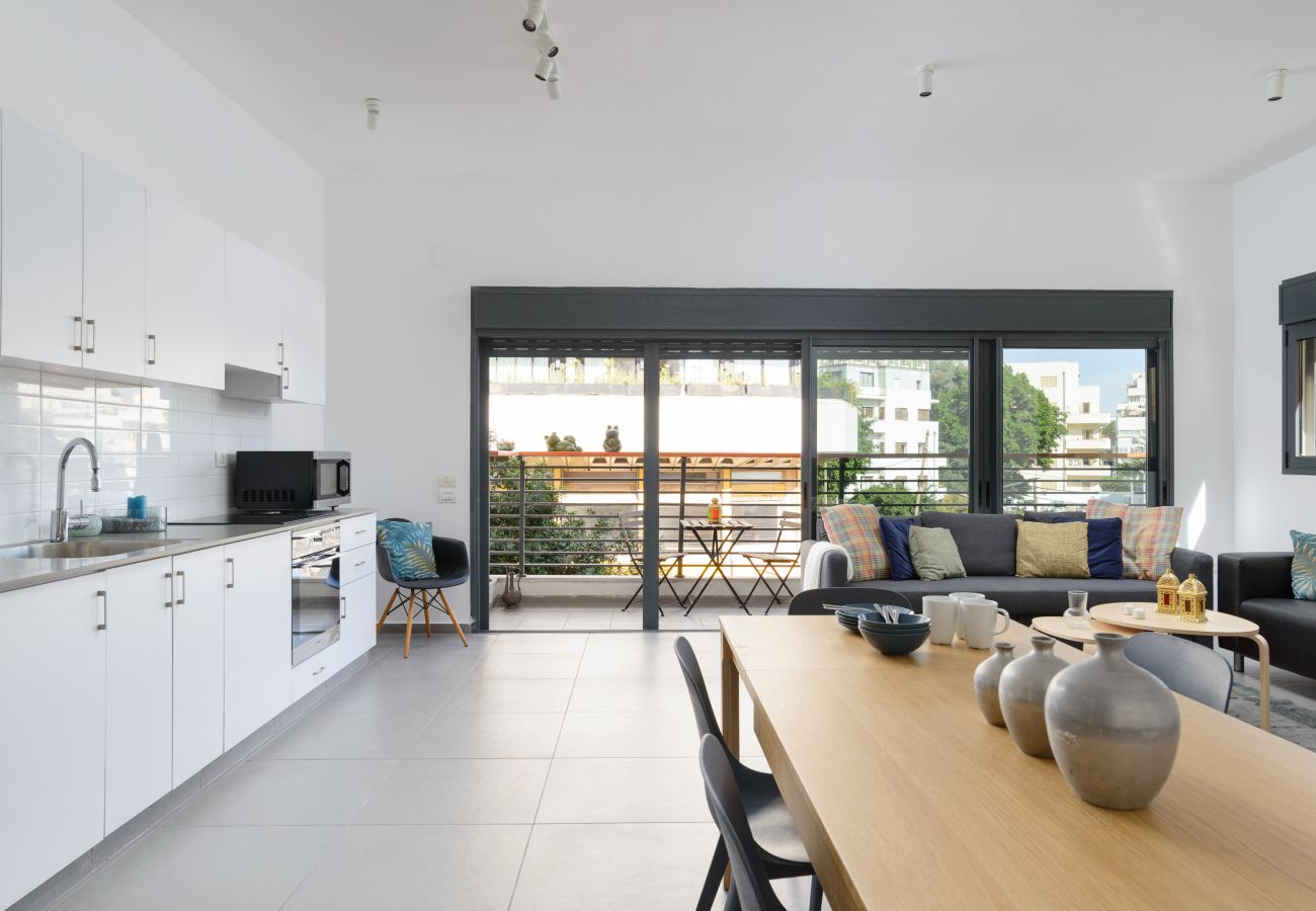 Apartment in Tel Aviv - Jaffa - New Bright 2BR with Balcony near Beach by FeelHome