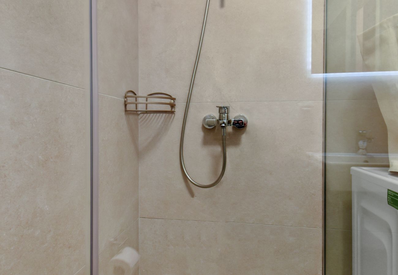 Studio in Bucharest - Elegant Studio in Win Herastrau
