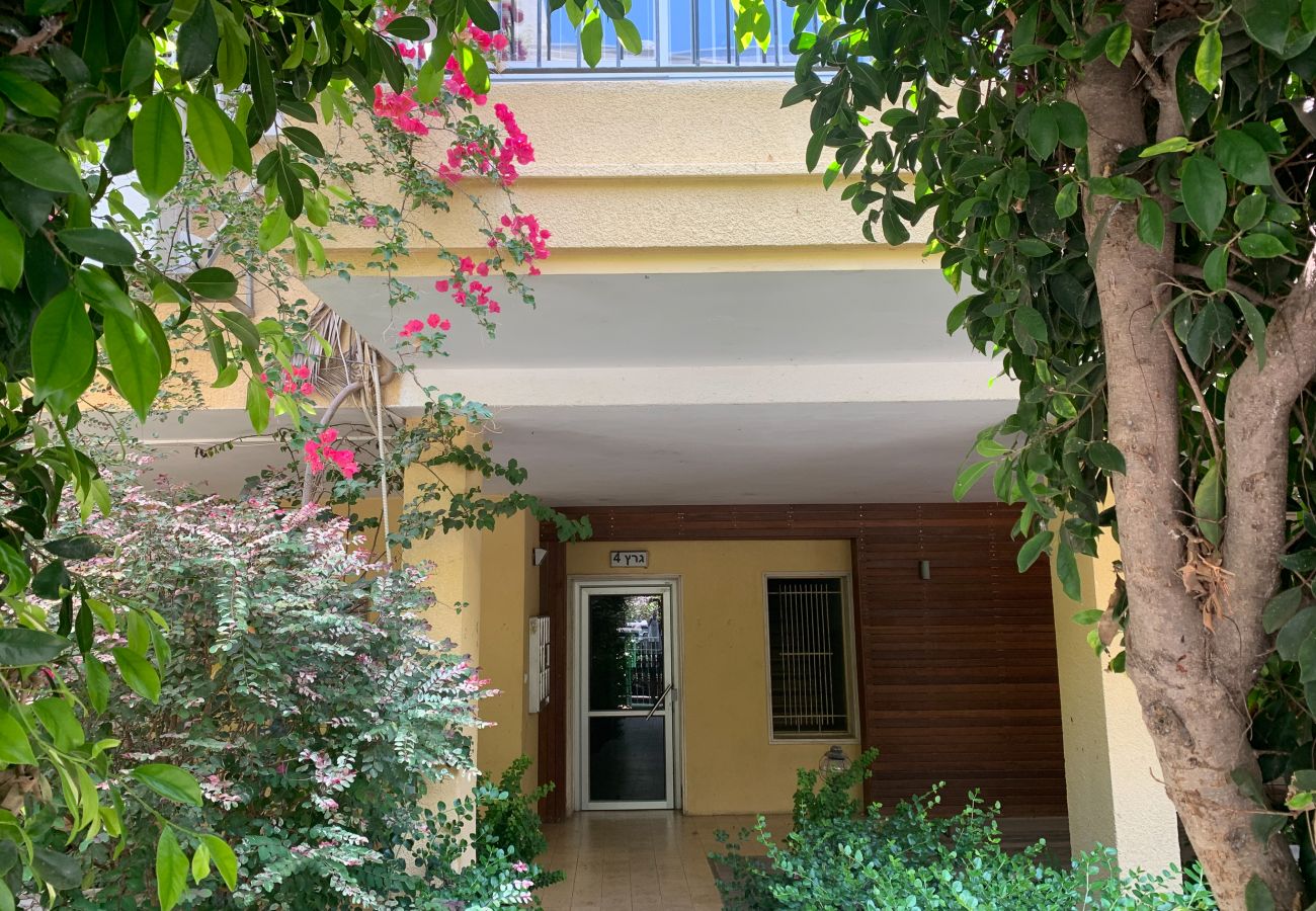 Apartment in Tel Aviv - Jaffa - Bright 3BR in the Beating Heart of TLV by FeelHome 