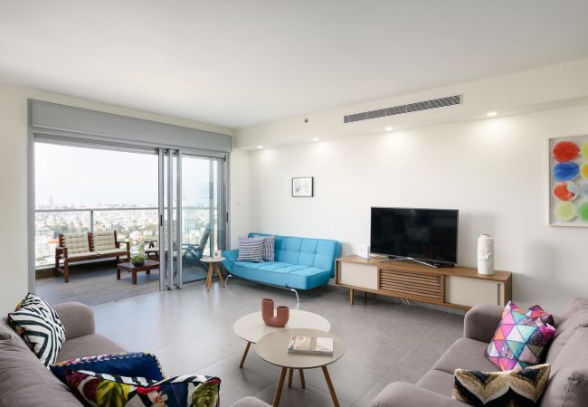  in Holon - Deluxe Apt & Terrace with City Overview by FeelHome