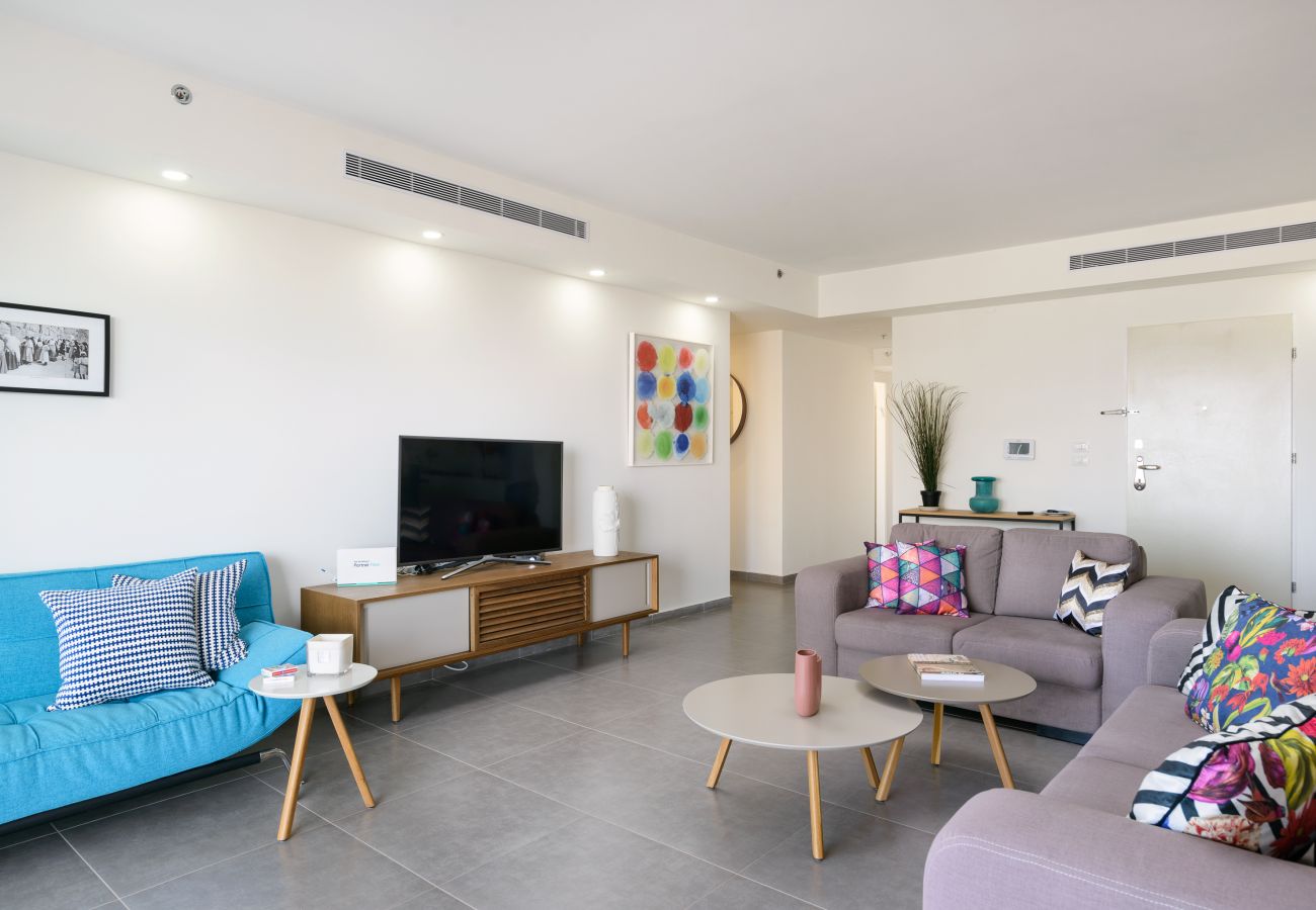 Apartment in Holon - Deluxe Apt & Terrace with City Overview by FeelHome