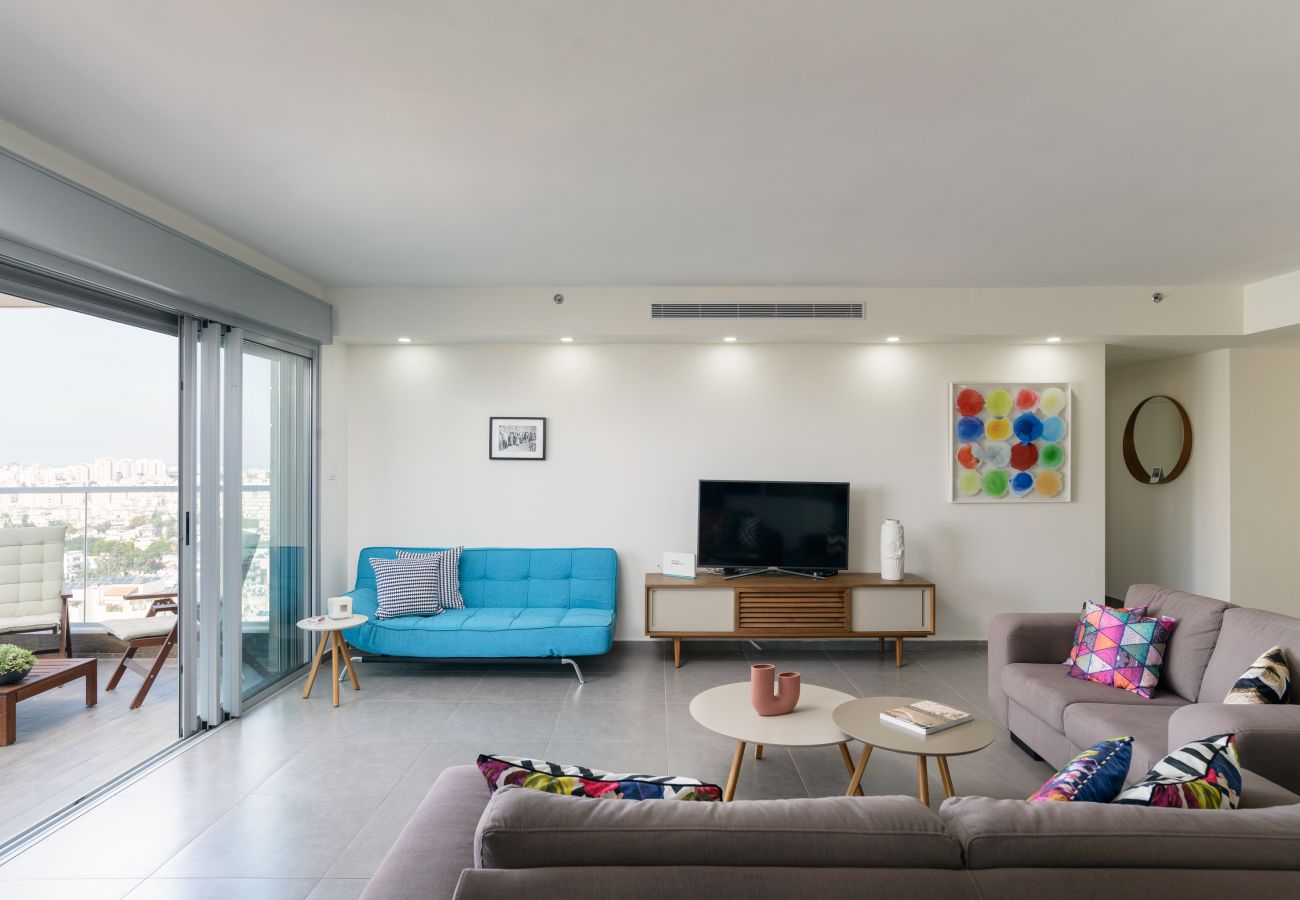 Apartment in Holon - Deluxe Apt & Terrace with City Overview by FeelHome