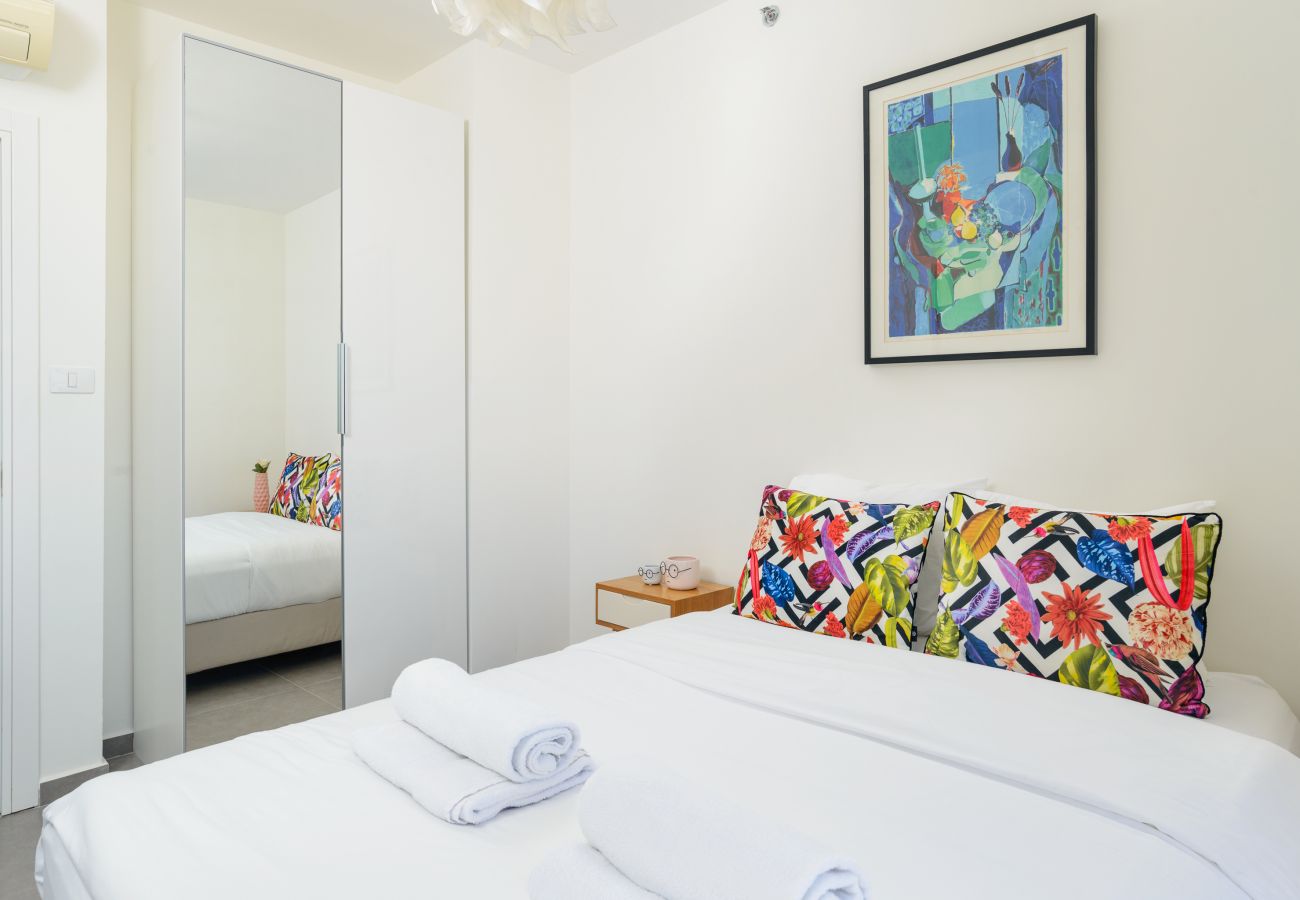 Apartment in Holon - Deluxe Apt & Terrace with City Overview by FeelHome