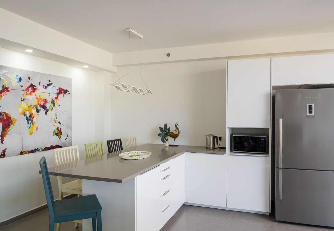 Apartment in Holon - Deluxe Apt & Terrace with City Overview by FeelHome