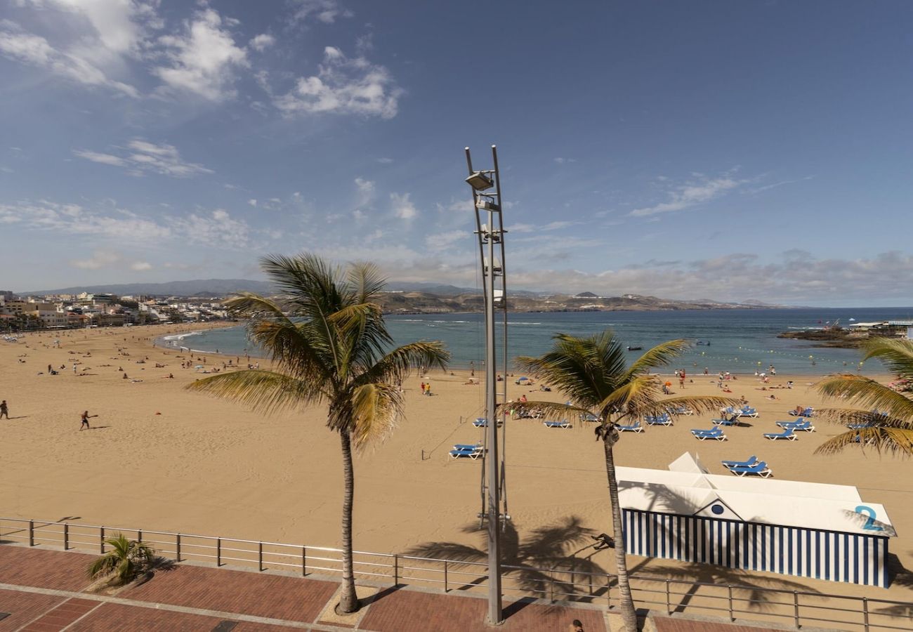 Studio in Las Palmas de Gran Canaria - Lightbooking Beachfront  Canteras Beach 