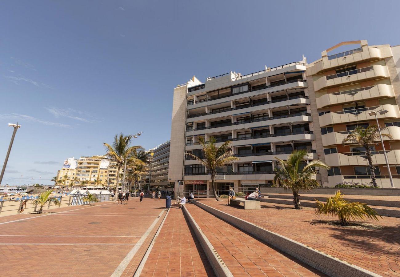 Studio in Las Palmas de Gran Canaria - Lightbooking Beachfront  Canteras Beach 