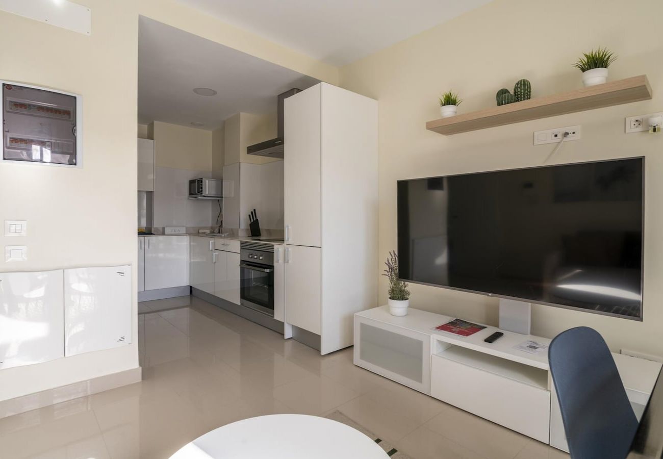 Apartment in Las Palmas de Gran Canaria - Nuevos Lightbooking Livian Suites Las Palmas 4 B 