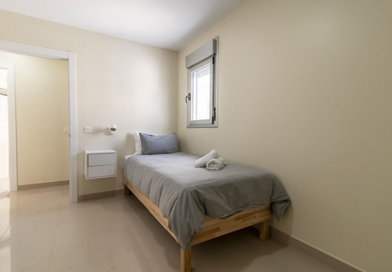 Apartment in Las Palmas de Gran Canaria - Nuevos Lightbooking Livian Suites Las Palmas 4 B 