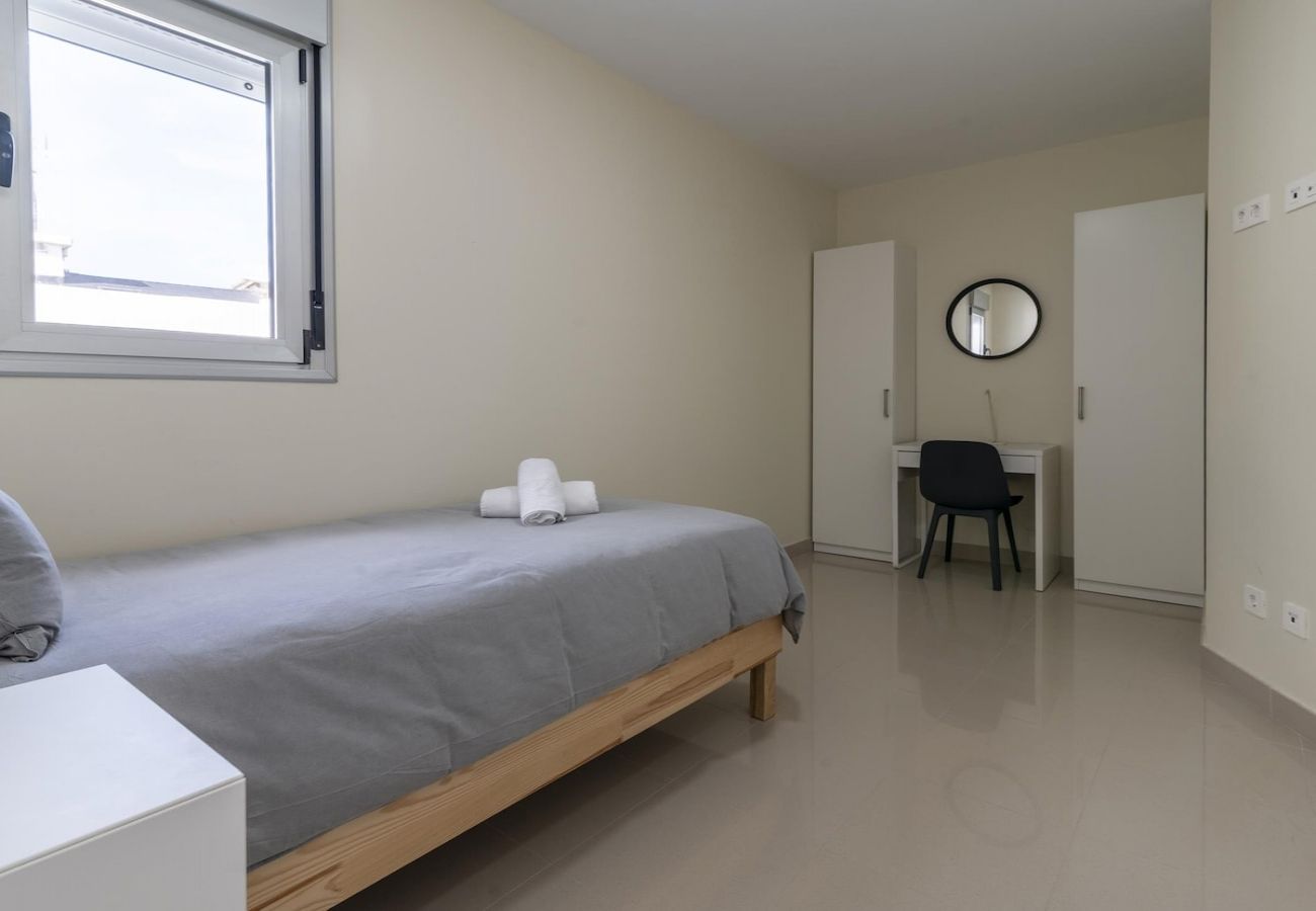 Apartment in Las Palmas de Gran Canaria - Nuevos Lightbooking Livian Suites Las Palmas 4 B 