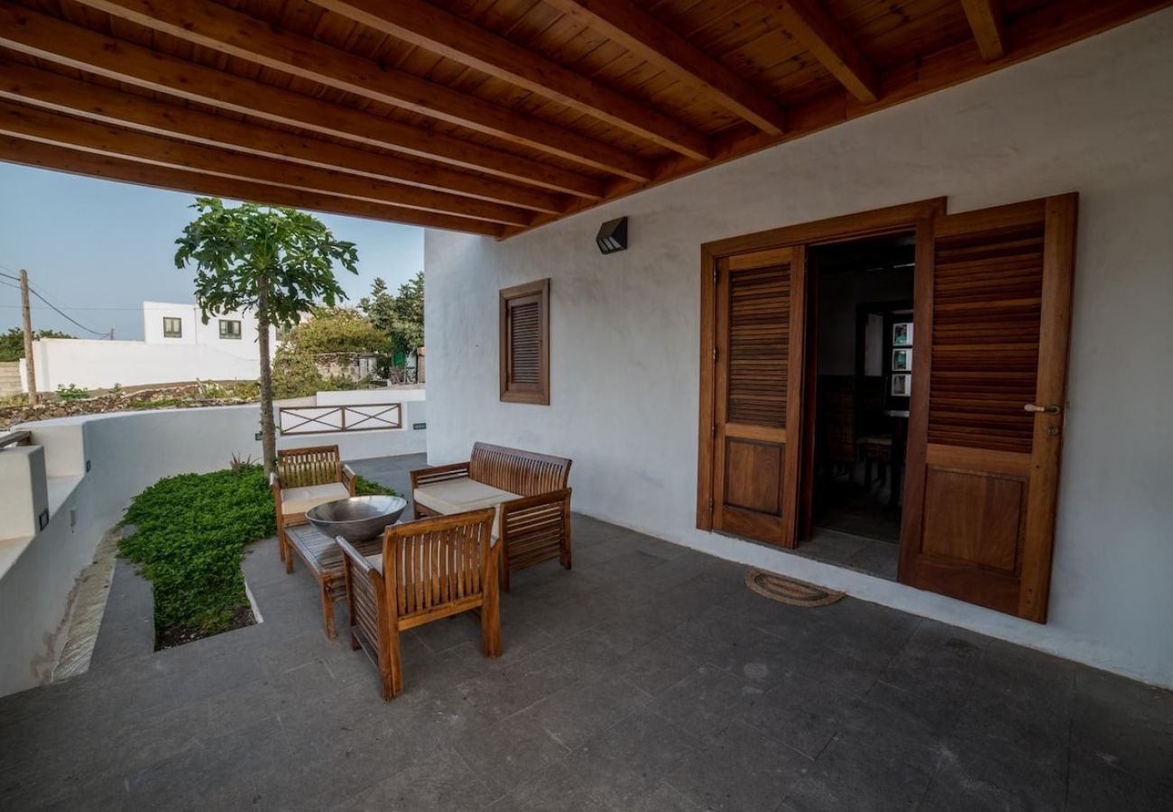 House in Haría - Lightbooking Haría Lanzarote 