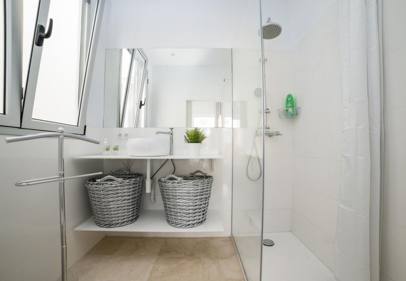 Apartment in Las Palmas de Gran Canaria - Lightbooking Las Palmas Canteras Beach 