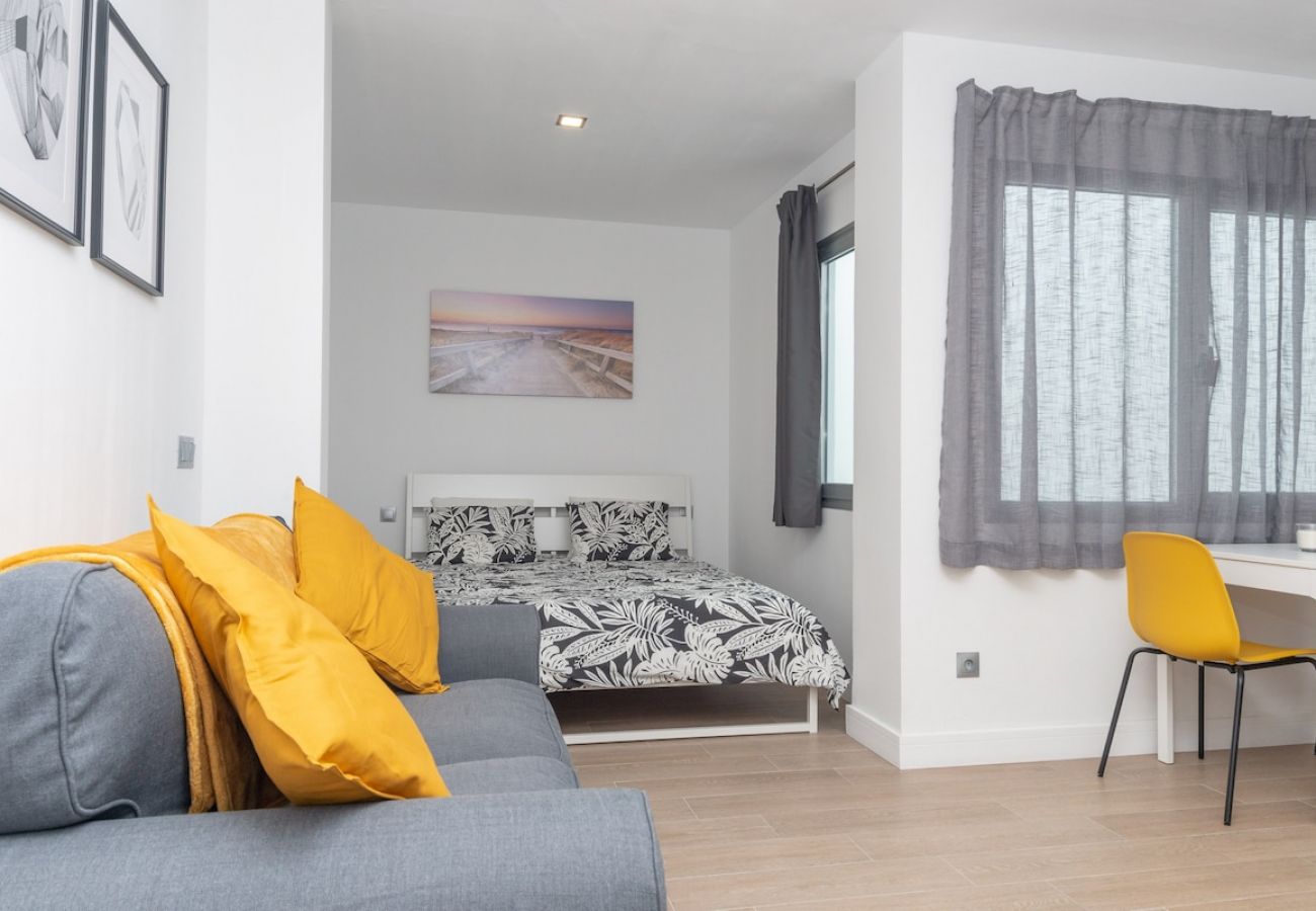 Apartment in Las Palmas de Gran Canaria - Lightbooking Canteras Beach Studio 