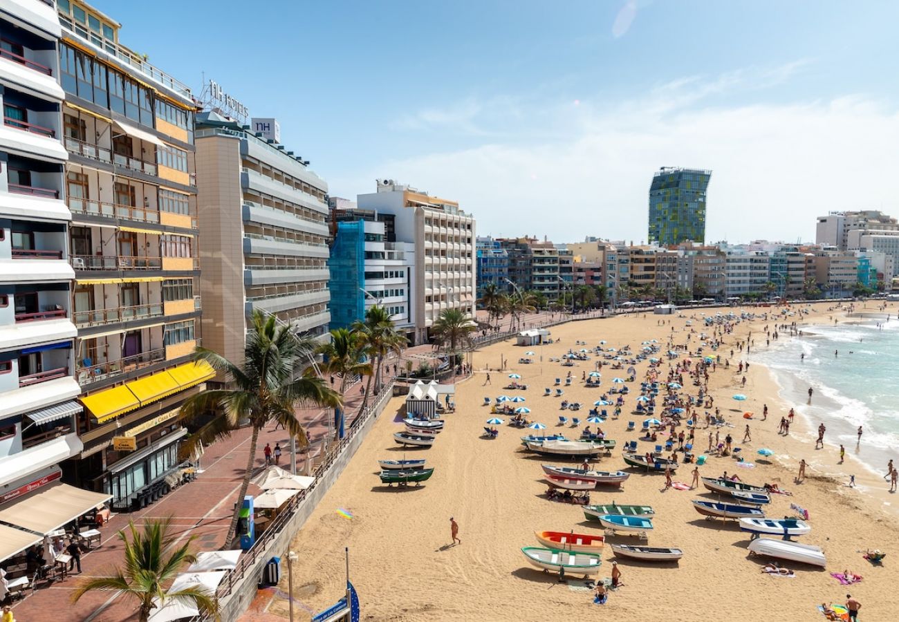 Apartment in Las Palmas de Gran Canaria - Lightbooking Canteras Beach Studio 