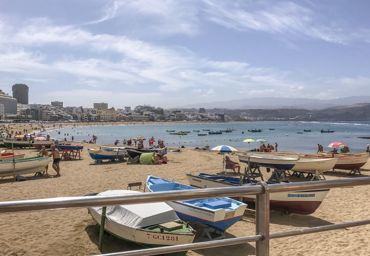 Apartment in Las Palmas de Gran Canaria - Lightbooking Canteras Beach Studio 