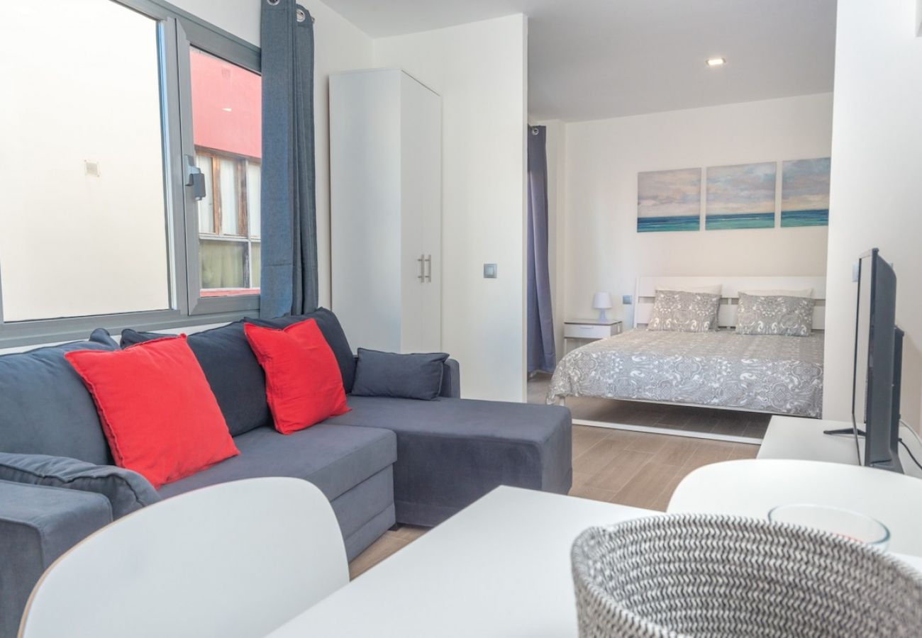 Apartment in Las Palmas de Gran Canaria - Lightbooking Canteras Beach Studio 