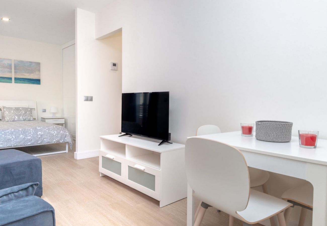 Apartment in Las Palmas de Gran Canaria - Lightbooking Canteras Beach Studio 