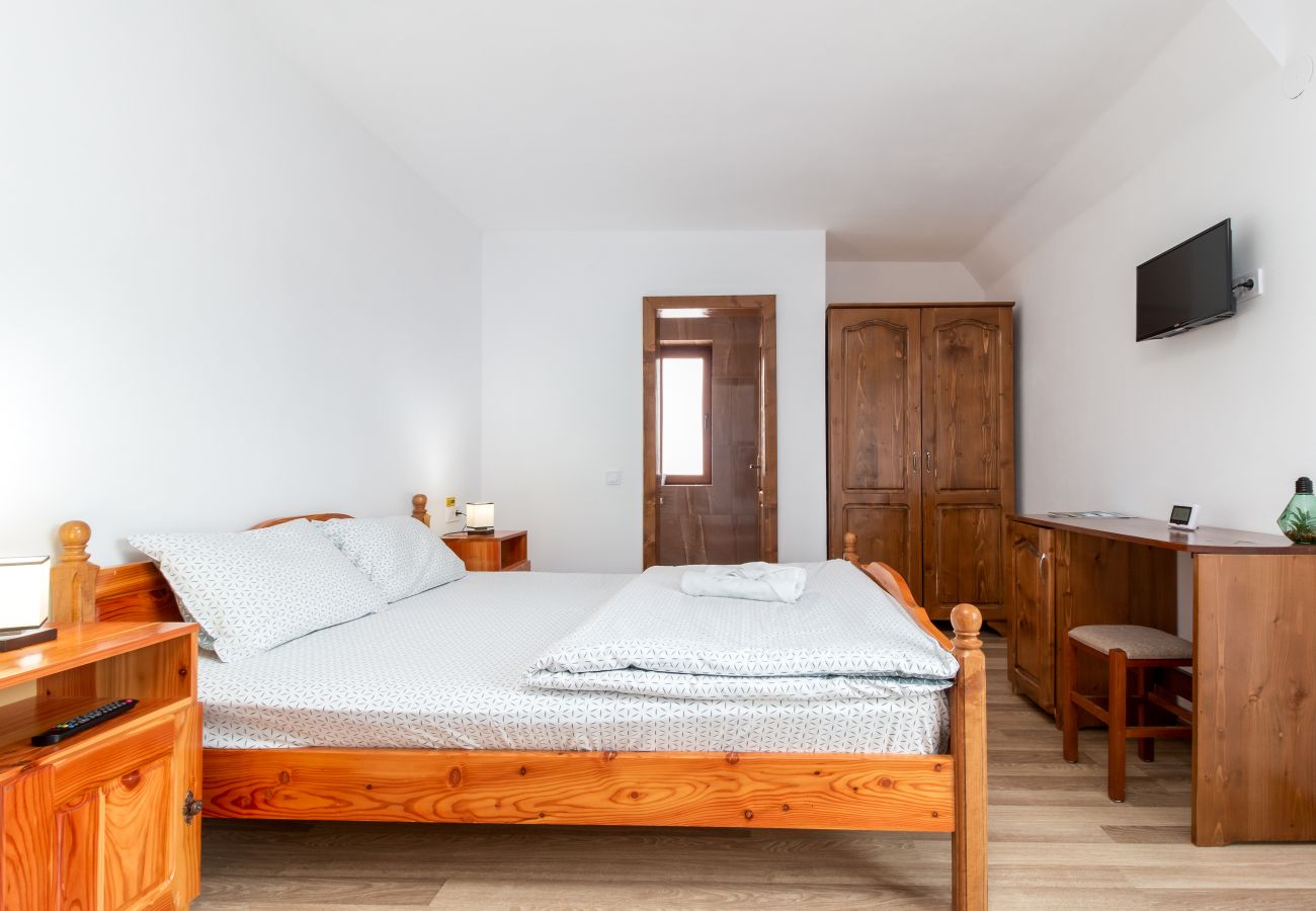 Rent by room in Vidra - Pensiunea Cascada C2