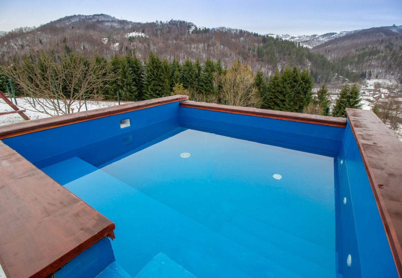 Rent by room in Vidra - Pensiunea Cascada C2