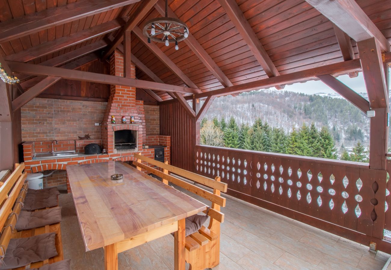 Rent by room in Vidra - Pensiunea Cascada C2
