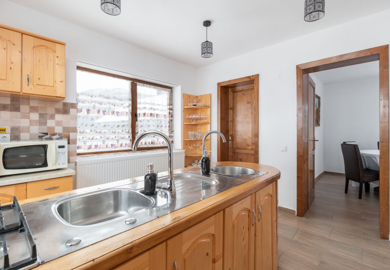 Rent by room in Vidra - Pensiunea Cascada C2