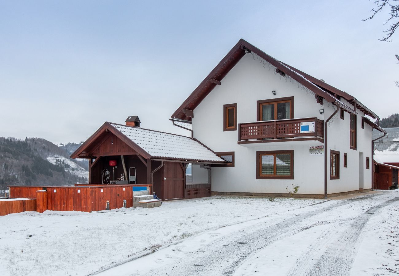Rent by room in Vidra - Pensiunea Cascada C2