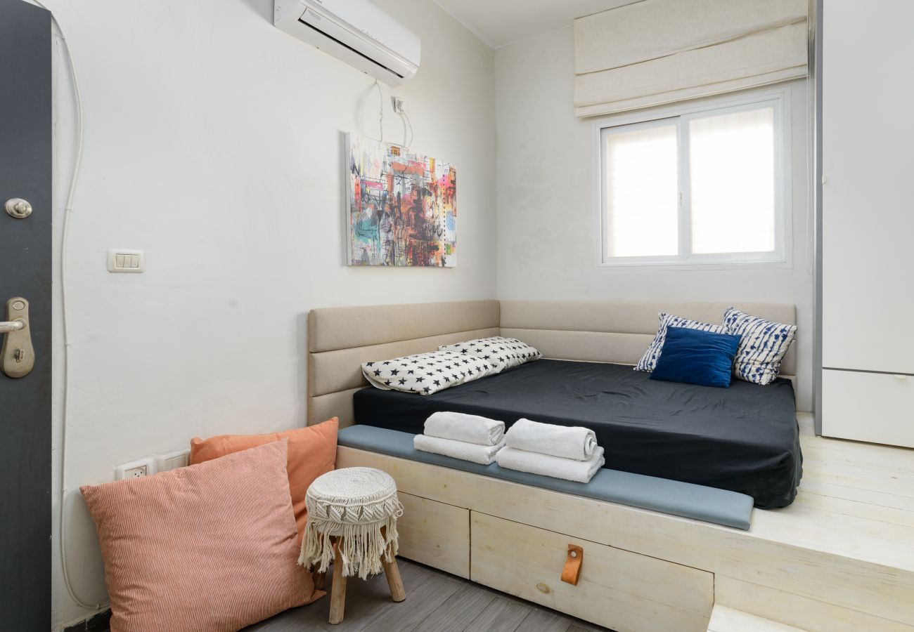 Studio in Tel Aviv - Jaffa - Quiet Studio near Beach & Market by FeelHome