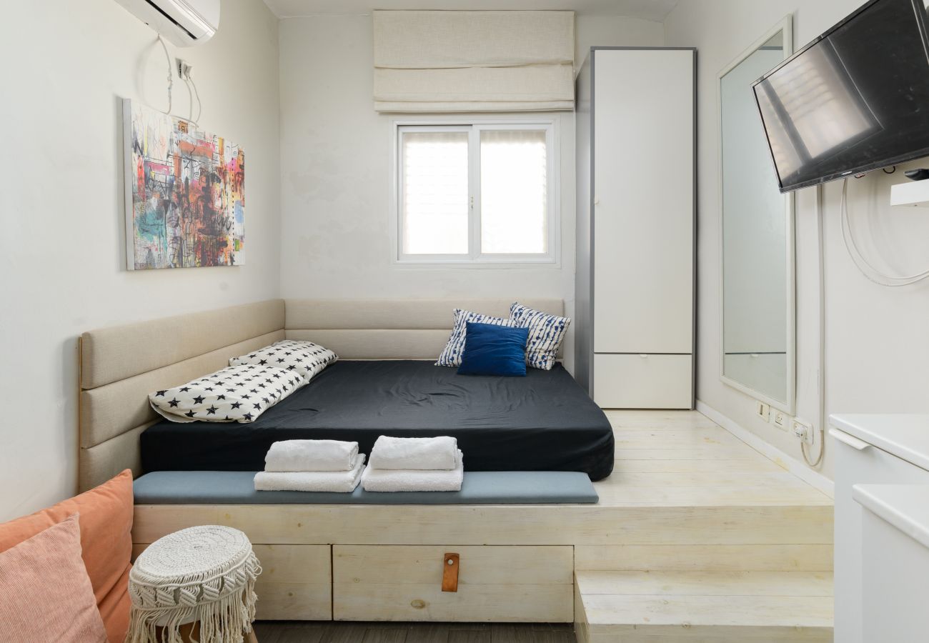 Studio in Tel Aviv - Jaffa - Quiet Studio near Beach & Market by FeelHome