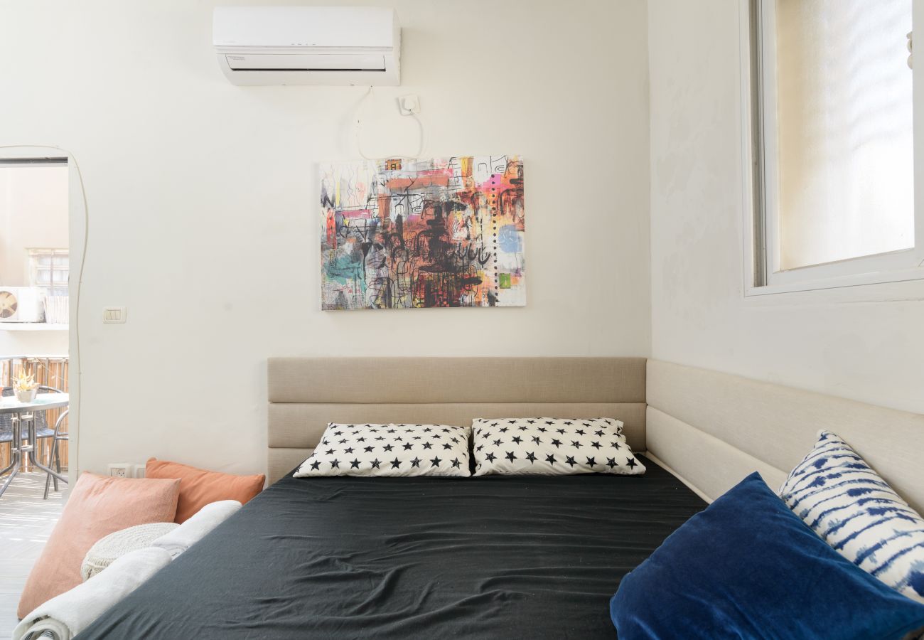 Studio in Tel Aviv - Jaffa - Quiet Studio near Beach & Market by FeelHome