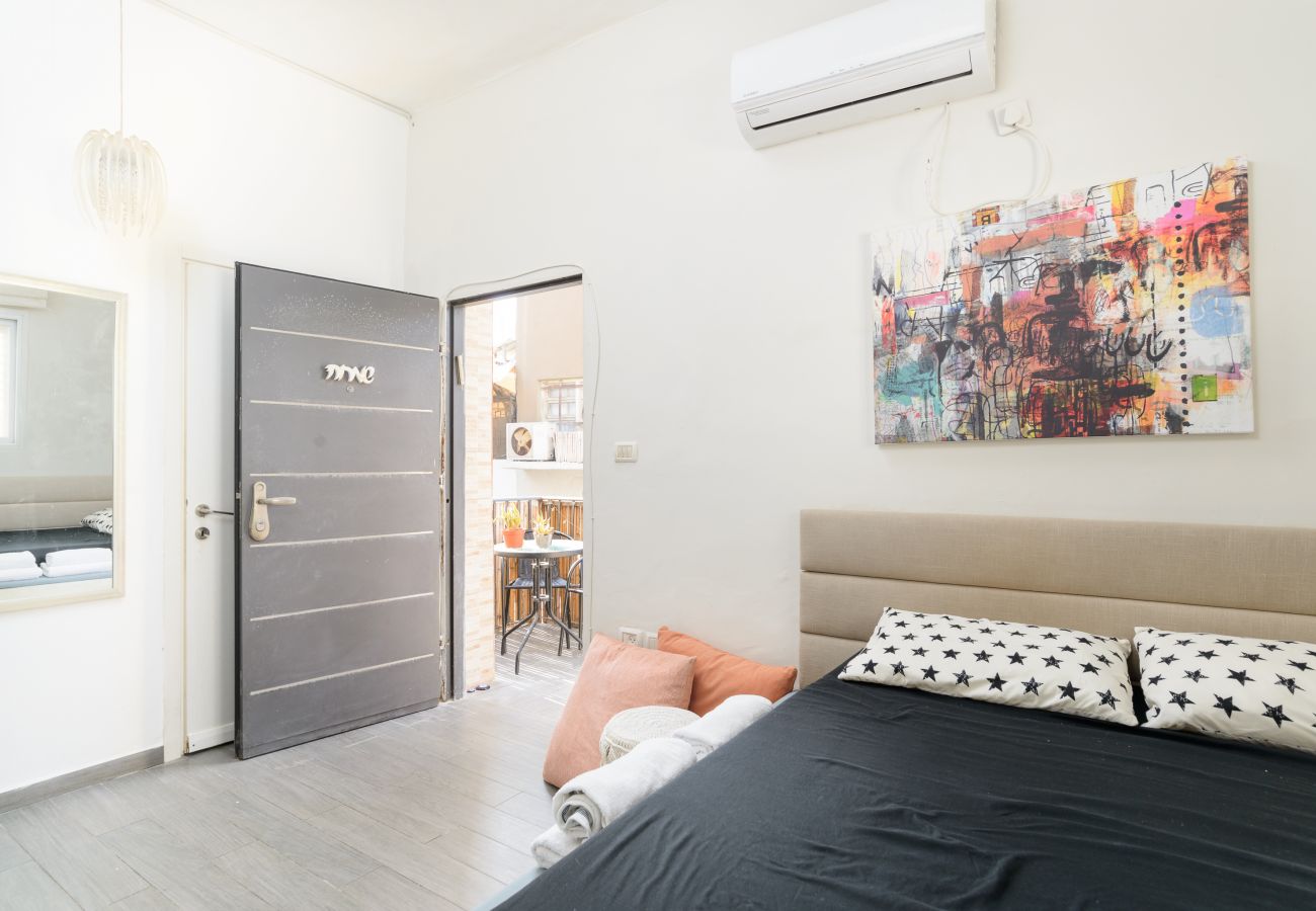 Studio in Tel Aviv - Jaffa - Quiet Studio near Beach & Market by FeelHome