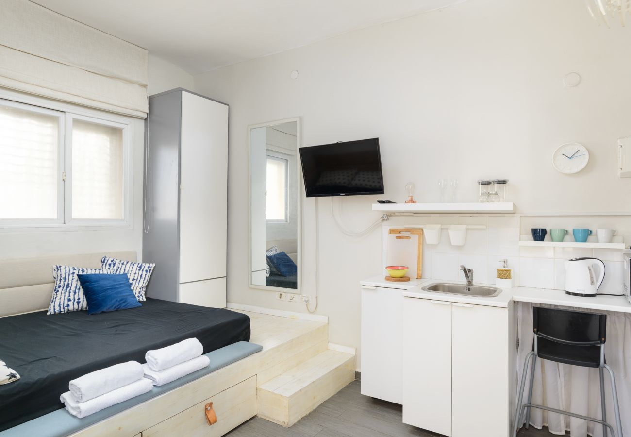 Studio in Tel Aviv - Jaffa - Quiet Studio near Beach & Market by FeelHome
