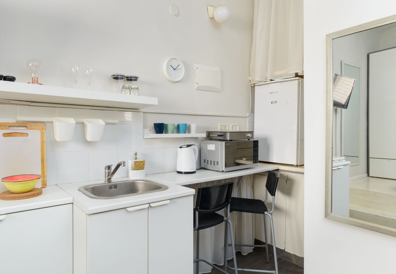Studio in Tel Aviv - Jaffa - Quiet Studio near Beach & Market by FeelHome