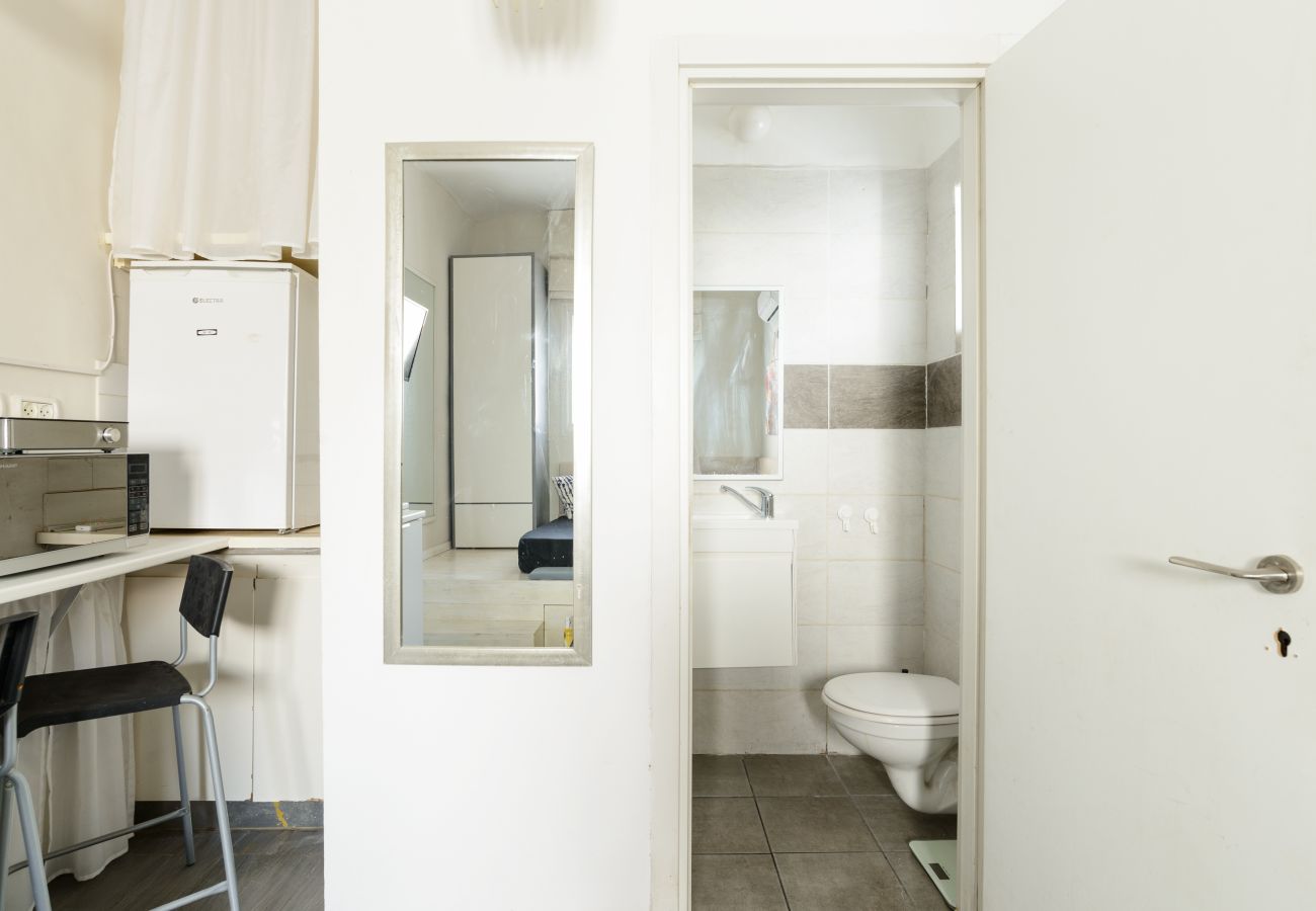 Studio in Tel Aviv - Jaffa - Quiet Studio near Beach & Market by FeelHome