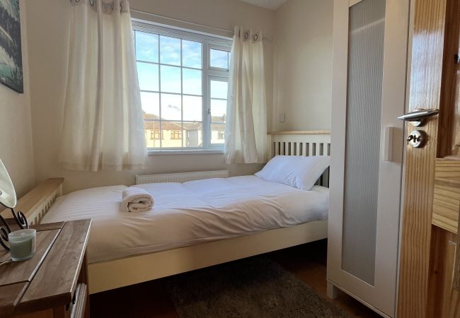 House in Dublin - The Palmerstown Townhouse - Sleeps 5