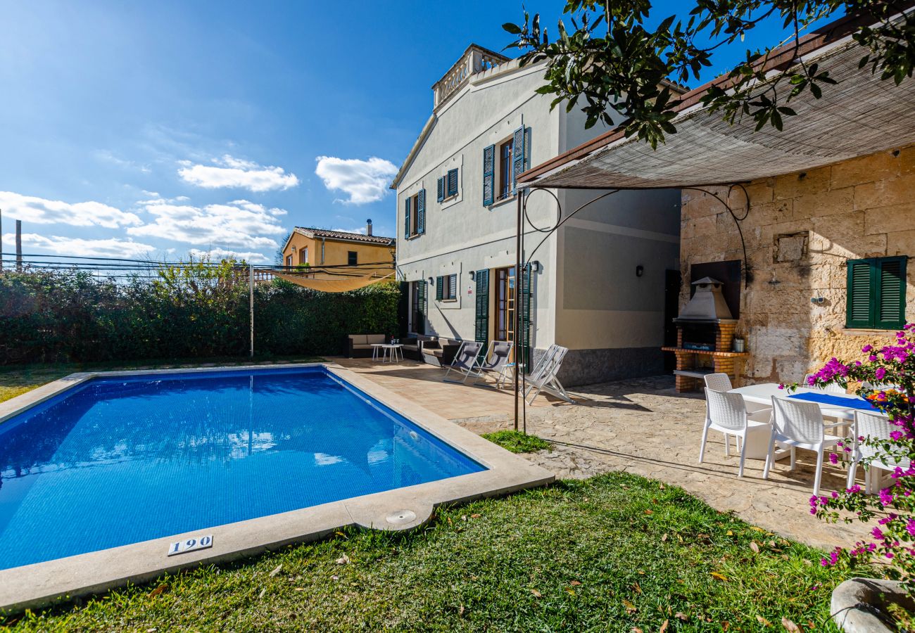 House in Llubi - YourHouse Can Bombarda, spacious villa with private pool